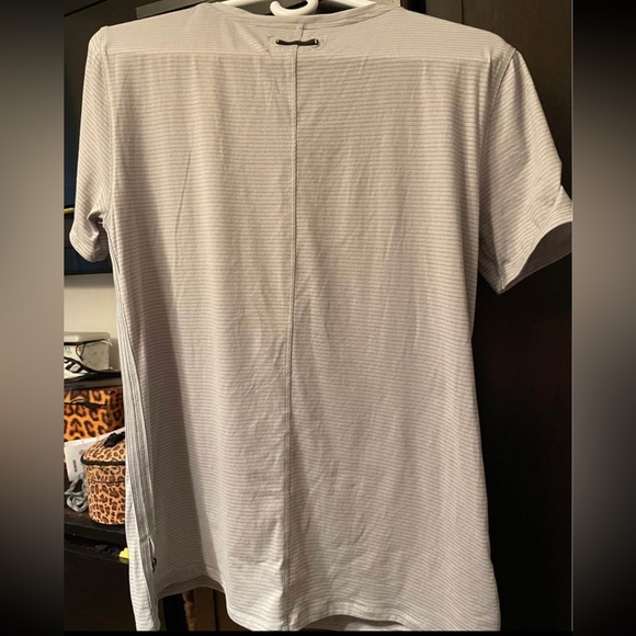 Lululemon Gray Striped “Not So Basic” Tee size 10 Large - Picture 4 of 5